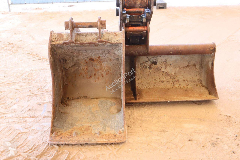 Lopatový nakládač Hitachi Zaxis B-6