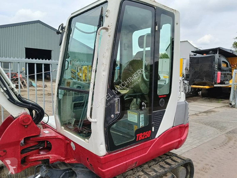 Excavator Takeuchi 5 ton rups graafmachine...