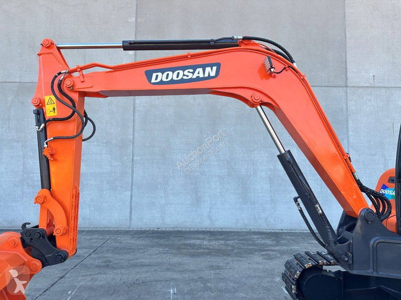 جرافة Doosan 9C