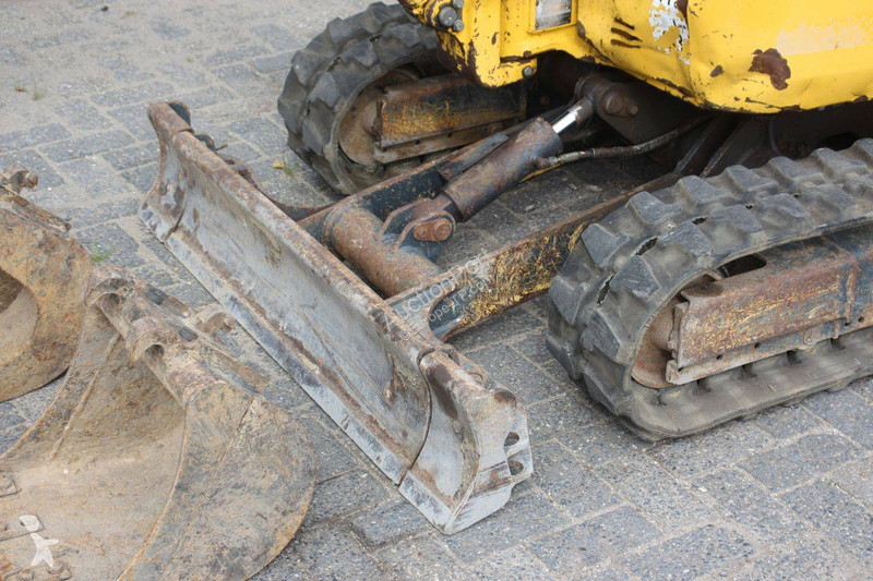 Екскаватор Komatsu PC16R-3HS