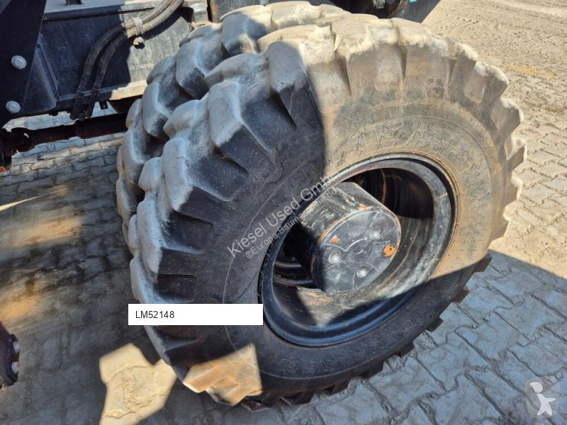 Екскаватор Hitachi ZX220W-7