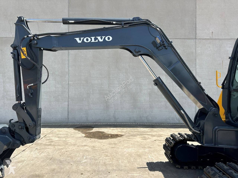 Екскаватор Volvo D