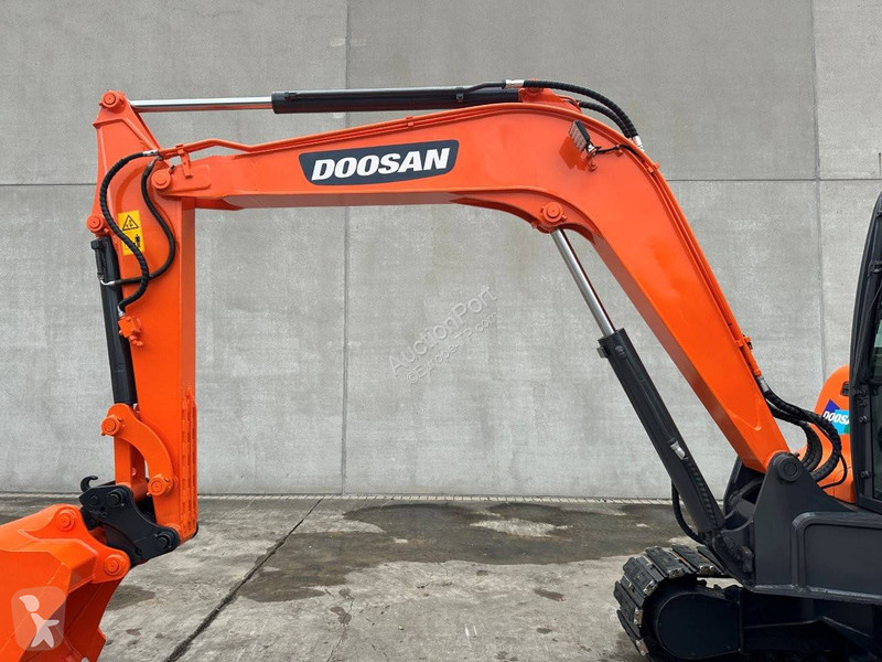 Escavadora Doosan 9C