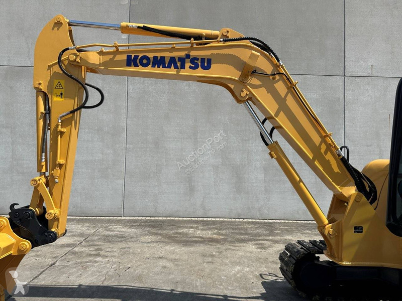 Екскаватор Komatsu 7