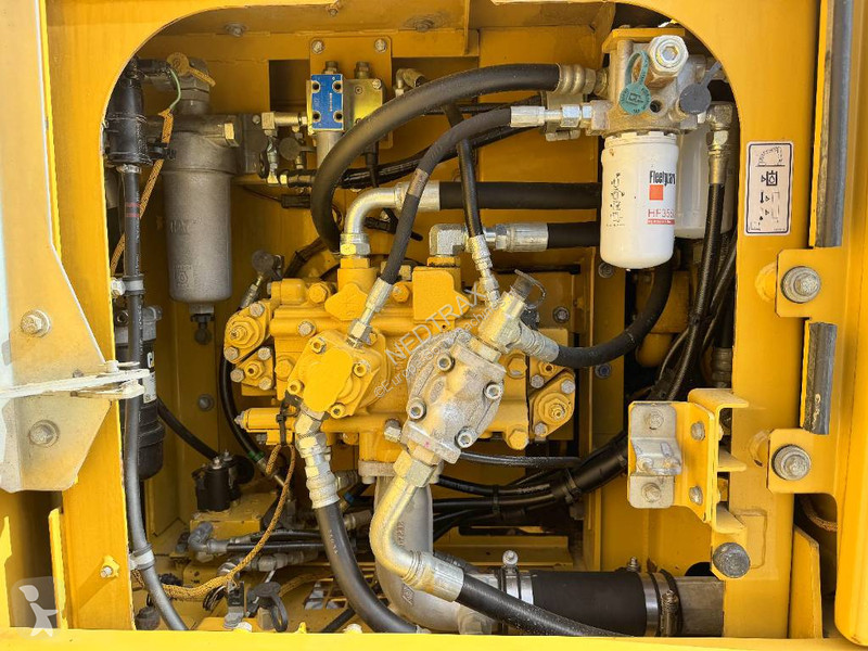 Екскаватор Caterpillar EL