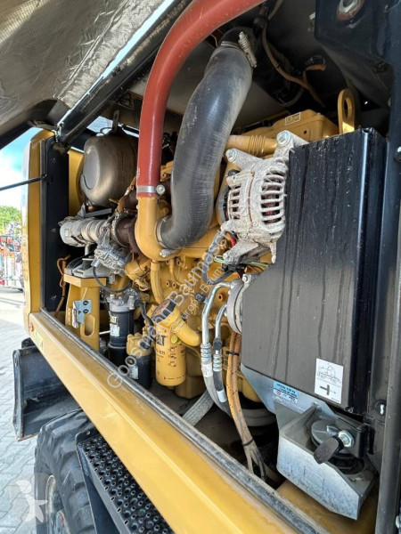Екскаватор Caterpillar F