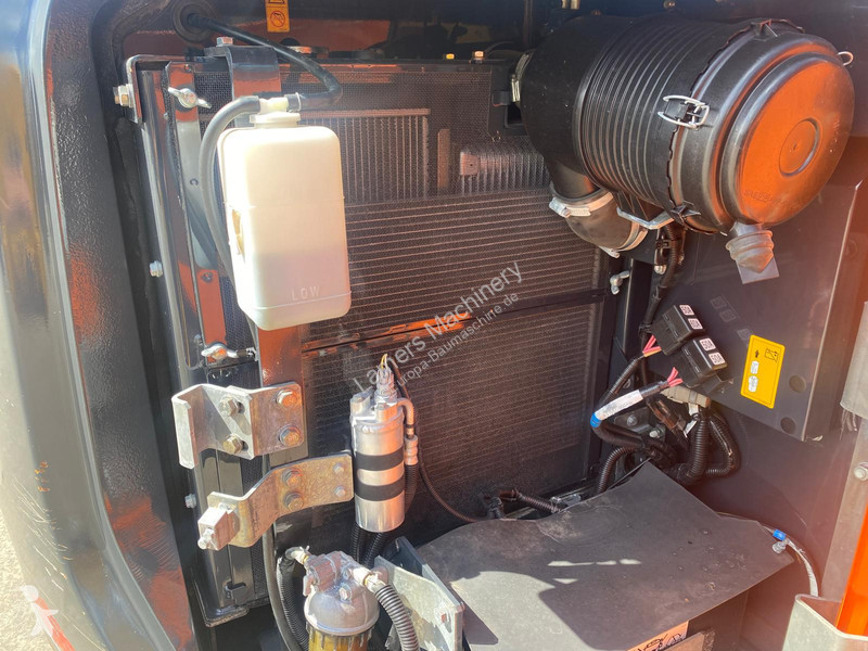 Экскаватор Hitachi ZX65U .