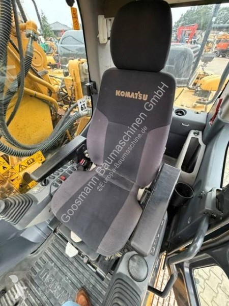 Экскаватор Komatsu LC11