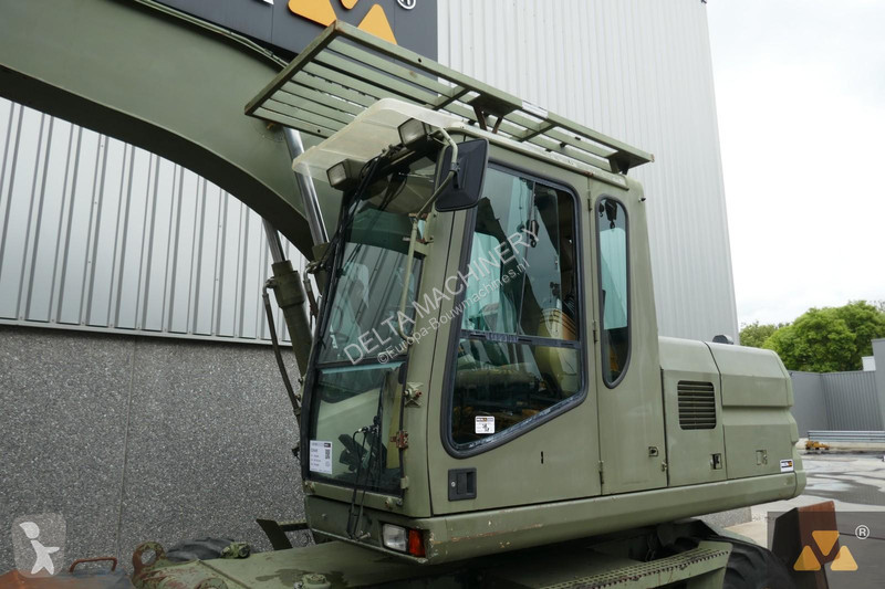 Koparka Caterpillar Ex-army