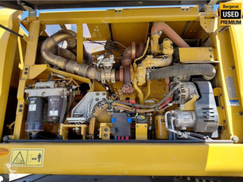 Escavadora Caterpillar MH3024