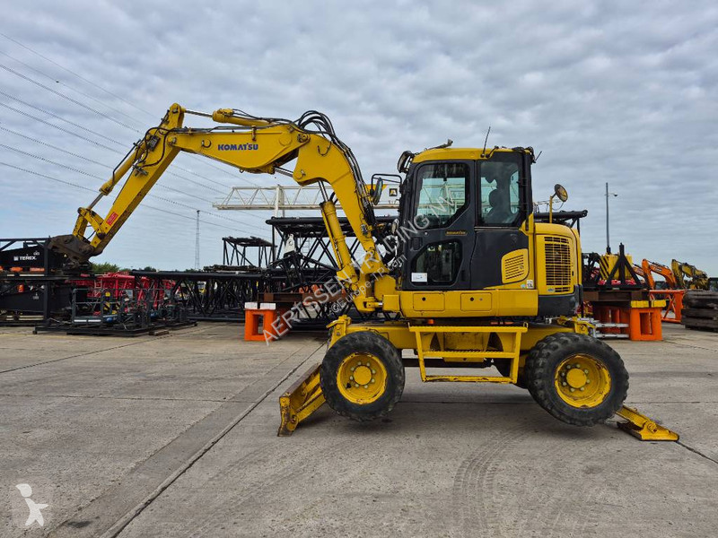 Экскаватор Komatsu MR8