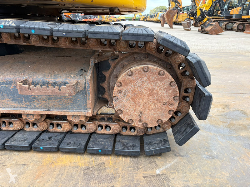 Багер Hitachi