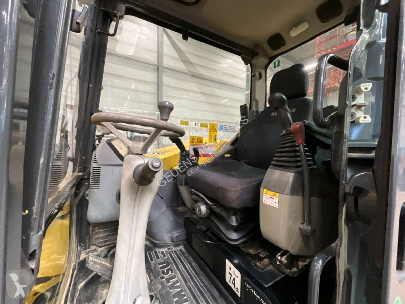 Экскаватор Komatsu MR8