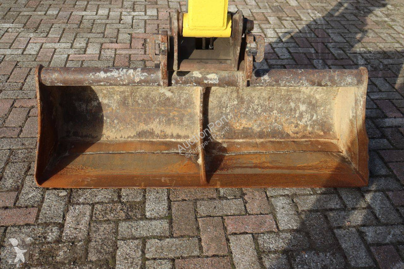 جرافة Neuson 6503
