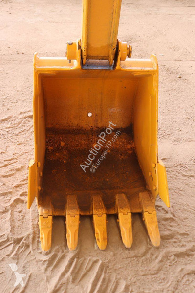 جرافة JCB 8056