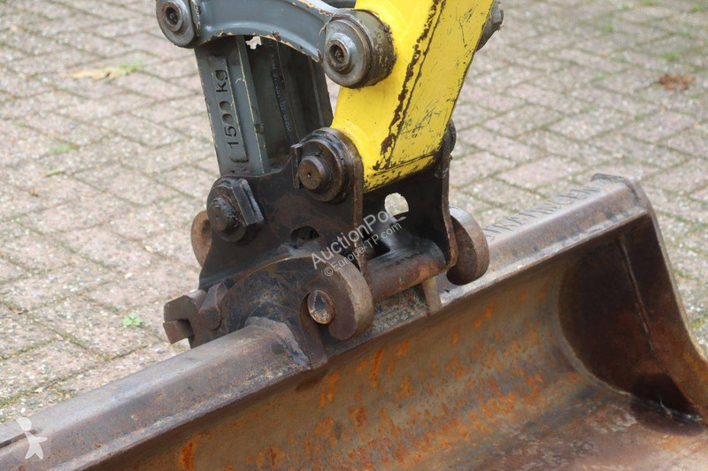 جرافة Neuson EZ26