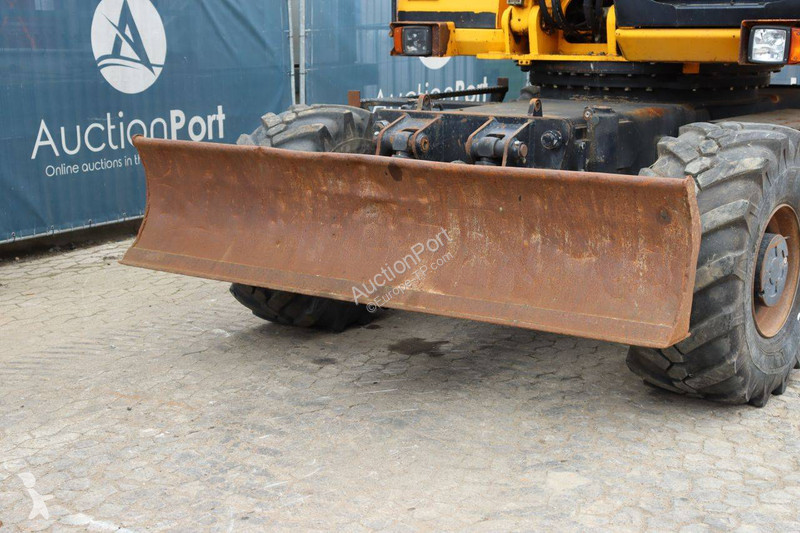 جرافة JCB