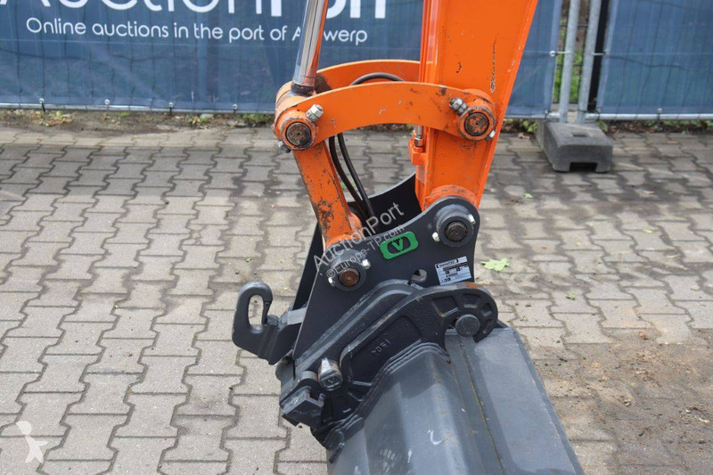 جرافة Hitachi ZX55U6