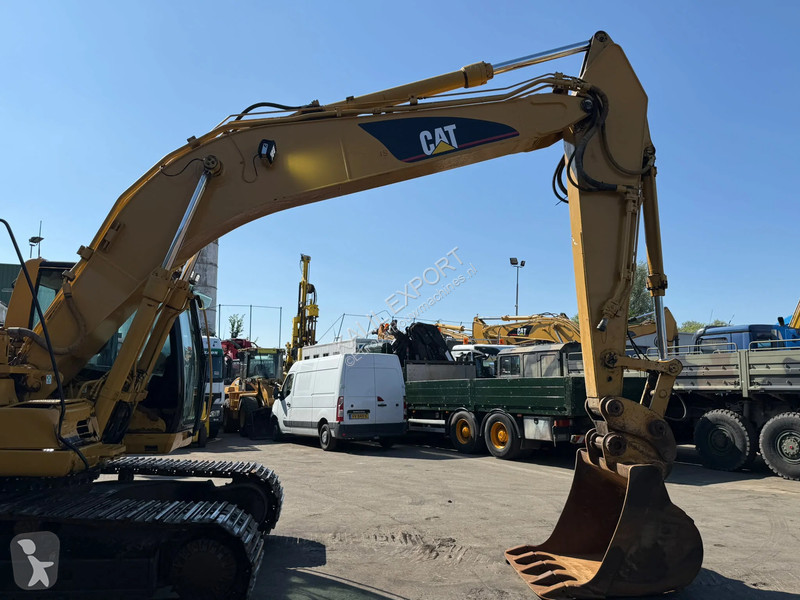 جرافة Caterpillar Excavator - 23.9T - Hammer...