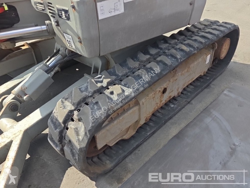 جرافة Volvo ECR25D