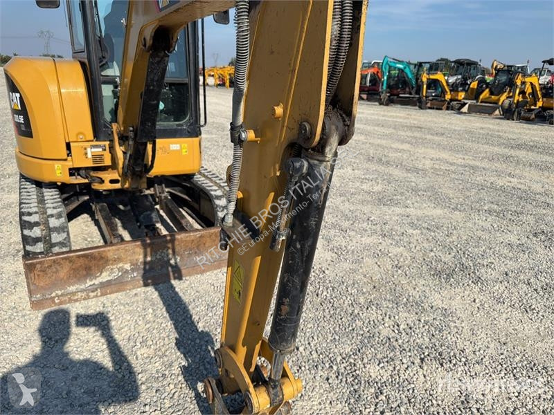 جرافة Caterpillar E Mini Excavator