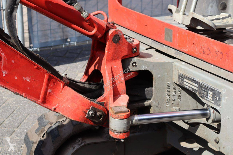 جرافة Volvo EC15D