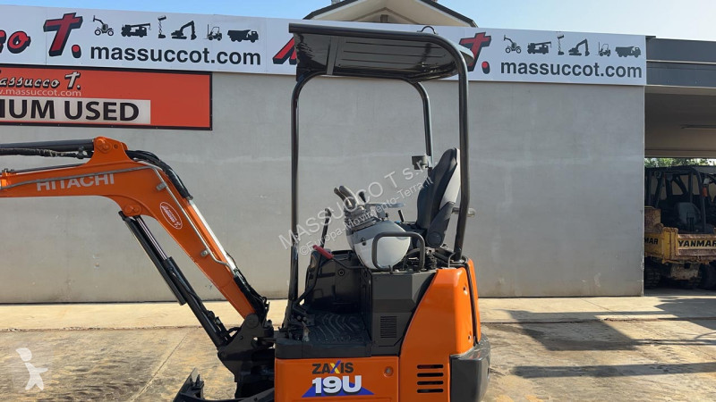 Lopatový nakládač Hitachi ZX19U-5A YR