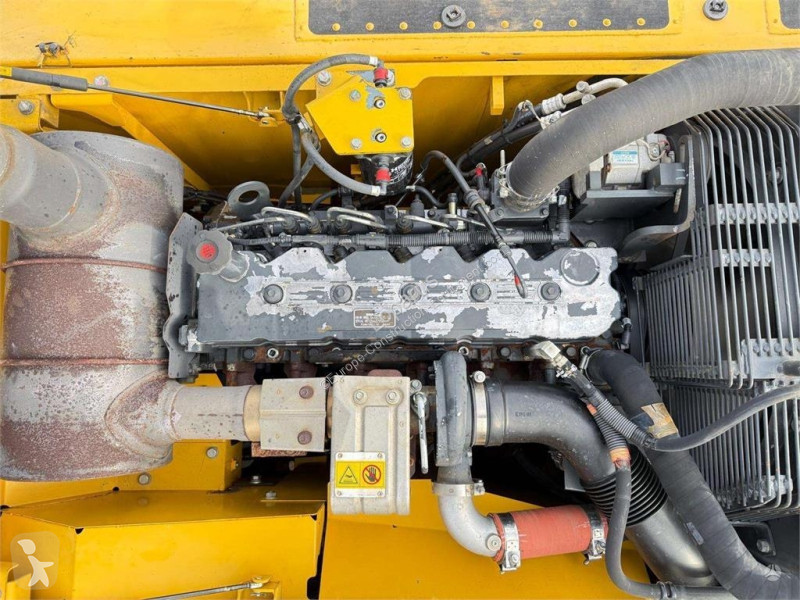 جرافة Komatsu LC8