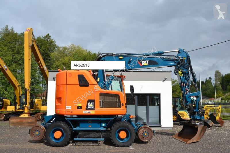 Excavadora Caterpillar M