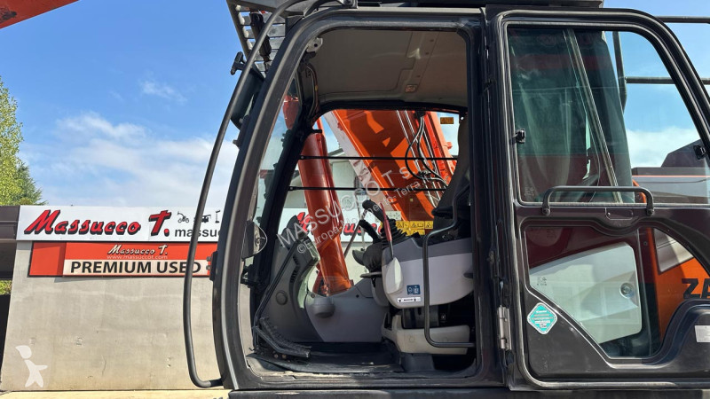 Excavadora Hitachi ZX300LCNT6