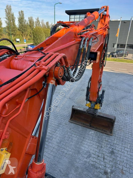 Pelle Hitachi 6