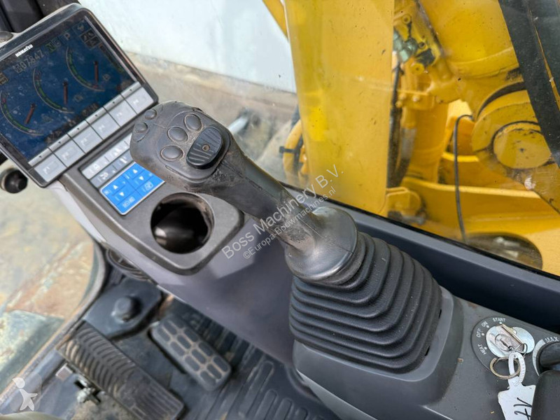 Pelle Komatsu - Triple Boom / Blade / Hammer Lines