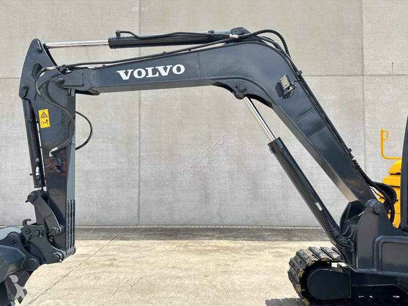 Pelle Volvo EC60C