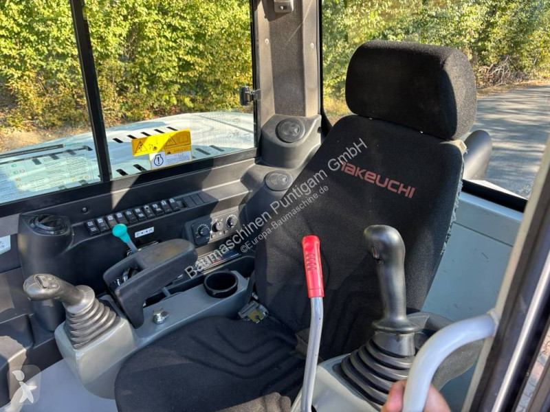 Pelle Takeuchi 2902
