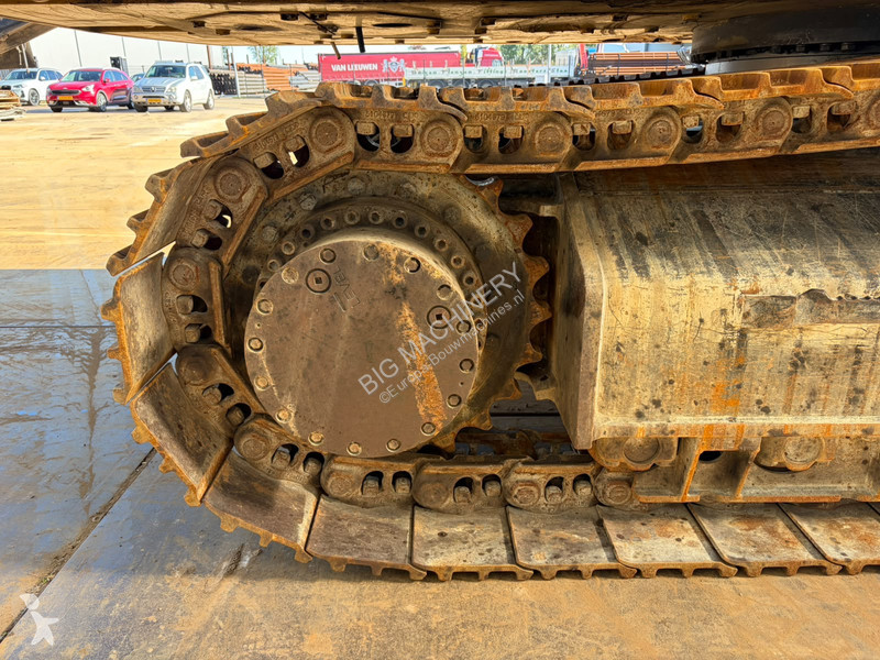جرافة Caterpillar 07B