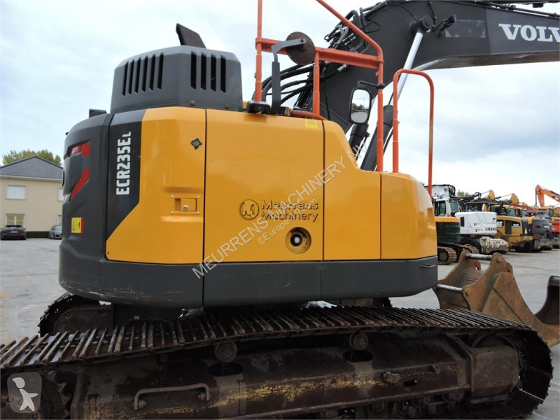 Багер Volvo ECR235