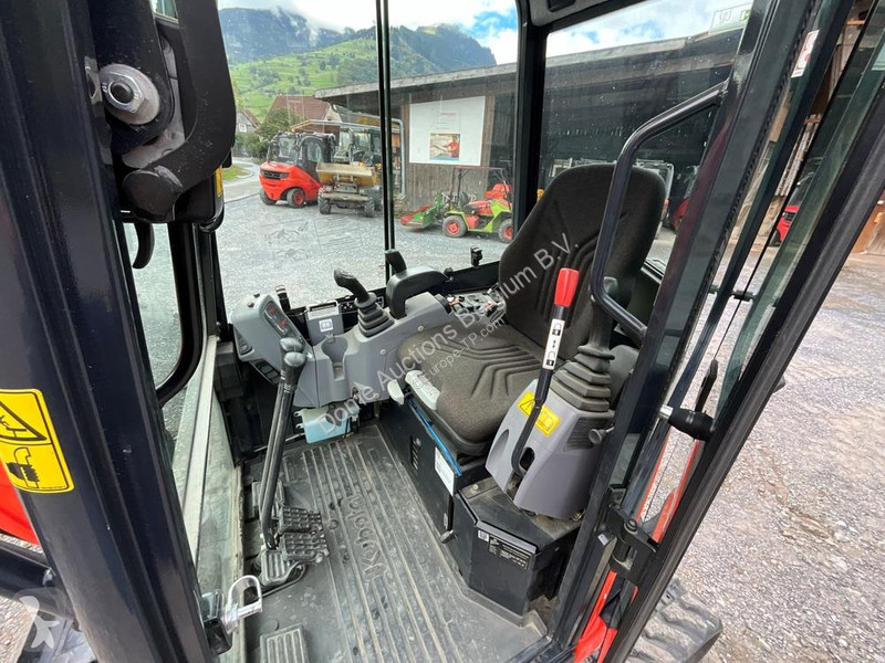Багер Kubota HI