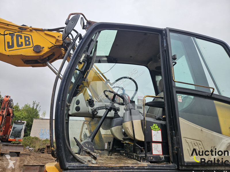 Багер JCB