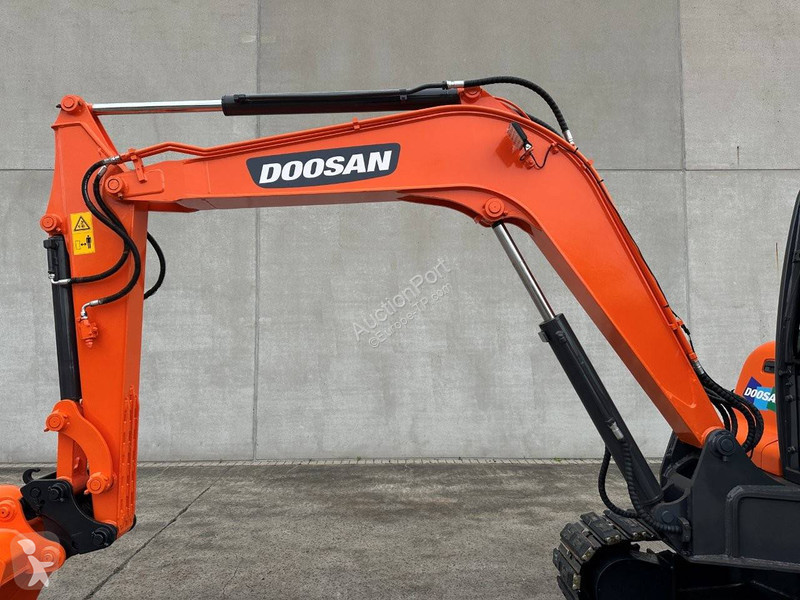 Escavadora Doosan 9C