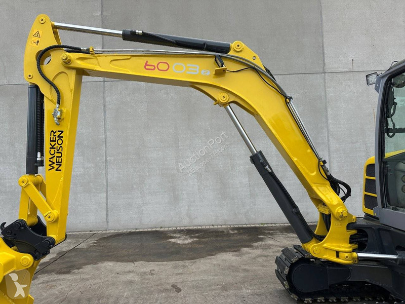 Escavadora Neuson 6003