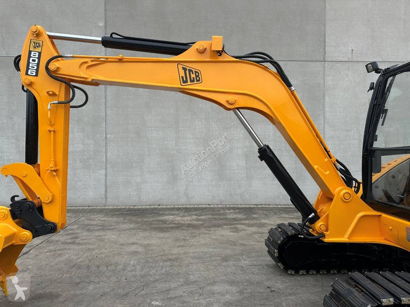 Escavadora JCB 8056