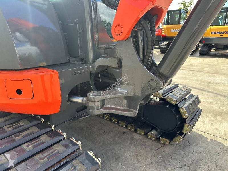 Escavadora Kubota SZ