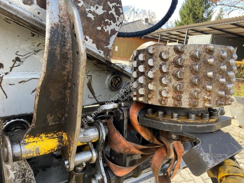 Excavadora Hitachi 210-3 mit Kesla 25 RH