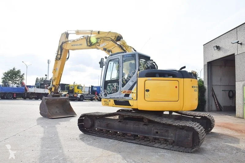 Escavatore New Holland Kobelco E235B SR-LCT