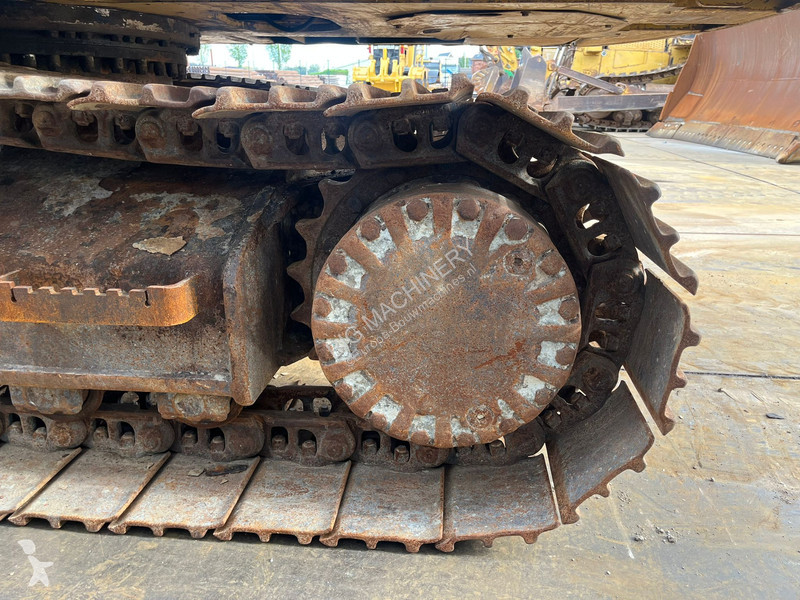 Excavator Caterpillar - bucket with teeth