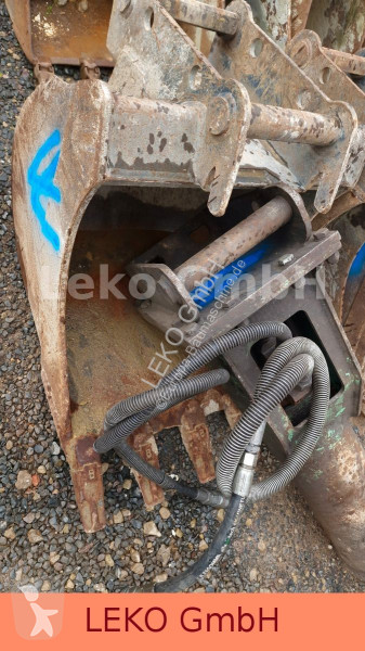 جرافة Yanmar B 95W Mit Drei Löffeln und Ein Hammer