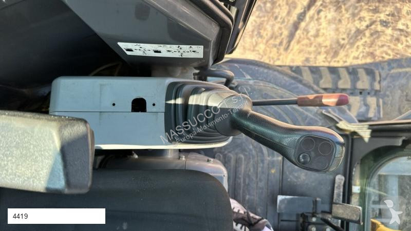 Escavatore New Holland E39B