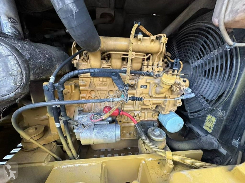 Lopatový nakládač Caterpillar 305.5E