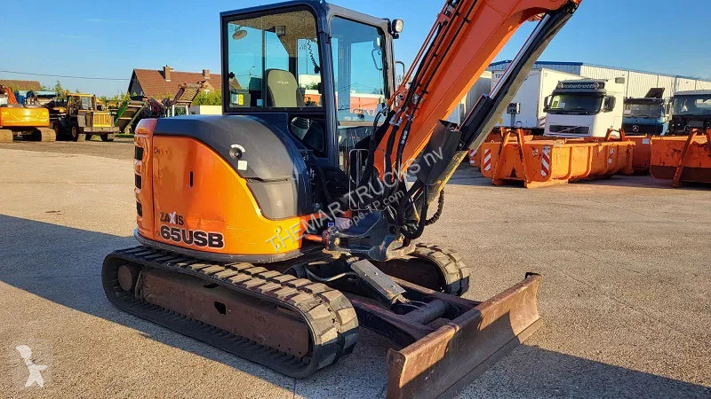 Lopatový nakládač Hitachi ZX65USB-5A CLR