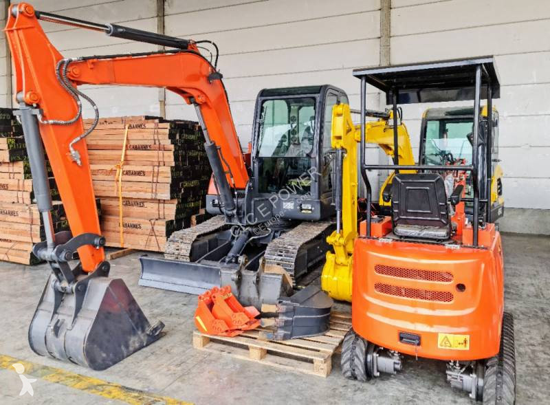 Lopatový nakládač CLC T 1100